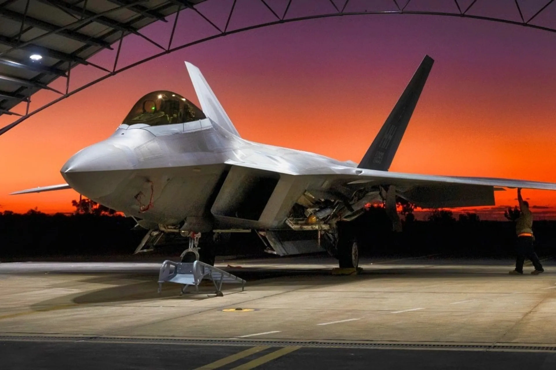 اف-۲۲ سوپر؛ جدیدترین و پنهان کارترین جنگنده آمریکا