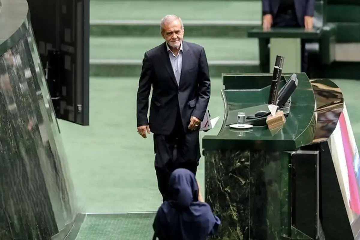 پزشکیان در صحن علنی مجلس: مملکت برای شخص من نیست، برای همه ما است؛ هرکسی مدعی است میتواند مشکلات را حل کند بیاید حل کند پزشکیان در صحن علنی مجلس: مملکت برای شخص من نیست، برای همه ما است؛ هرکسی مدعی است میتواند مشکلات را حل کند بیاید حل کند