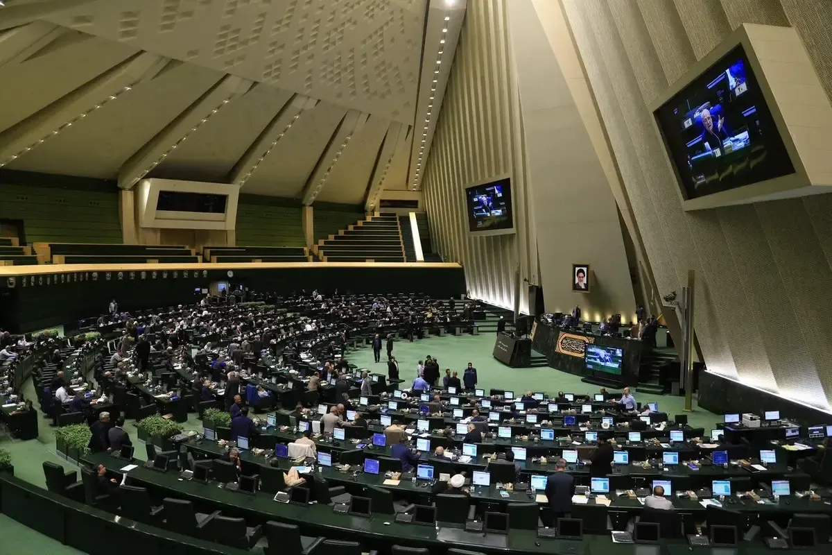 موافقت مجلس با افزایش حقوق ۳۰ درصدی برای حداقل بگیران موافقت مجلس با افزایش حقوق ۳۰ درصدی برای حداقل بگیران