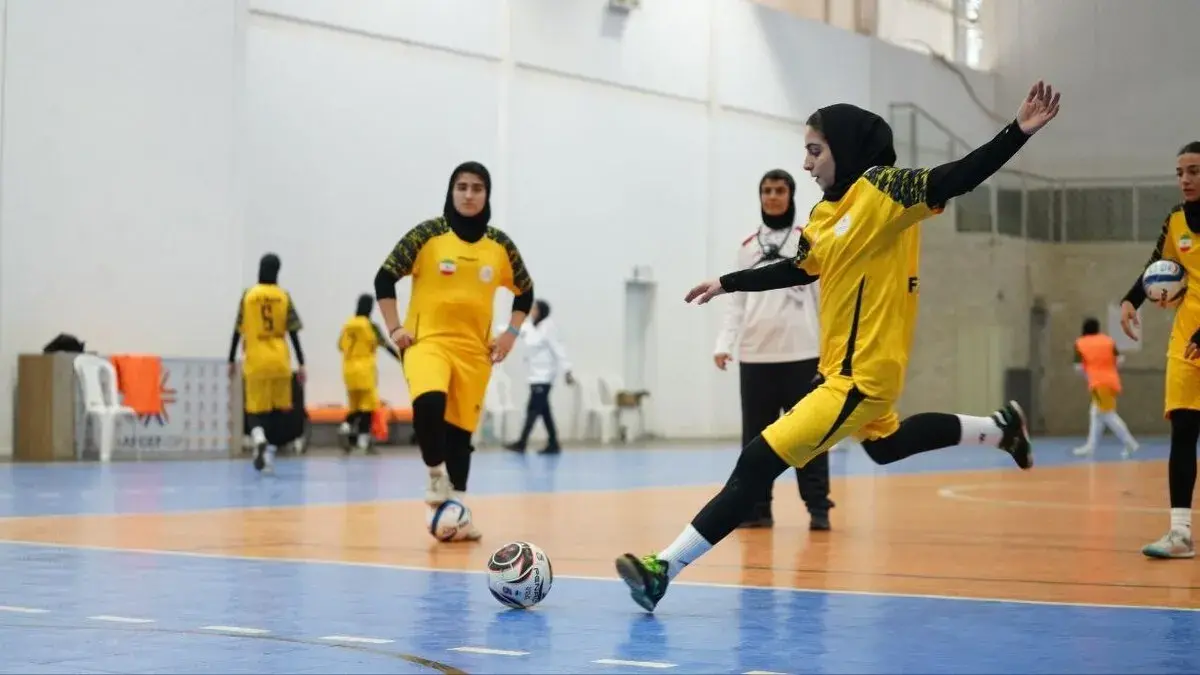 استایل شیک و رسمی دختران تیم ملی فوتسال قبل پرواز (+عکس)