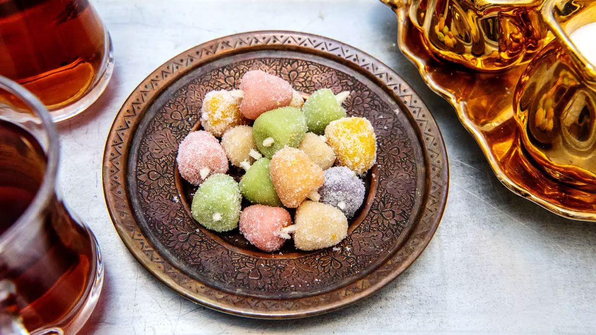 طرز تهیه شیرینی توت بادامی؛ شیرینی اصیل و مجلسی ایرانی با عطر گلاب طرز تهیه شیرینی توت بادامی؛ شیرینی اصیل و مجلسی ایرانی با عطر گلاب